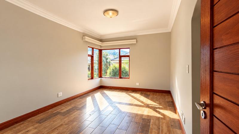 5 Bedroom Property for Sale in Xanadu North West